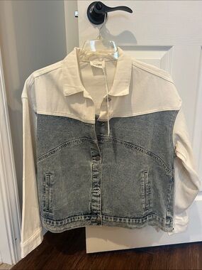 ANDREE BY UNIT Cream and Light Blue Two-Tone Denim Jacket